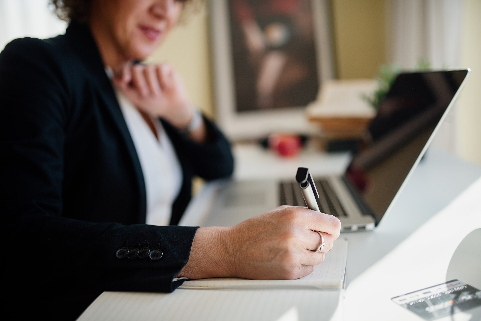 Cách Chọn Công Ty Thiết Kế Website Uy Tín: 8 Tiêu Chí Cần Biết