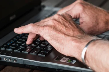 Thiết Kế Website Cho Người Cao Tuổi Cần Lưu Ý Gì?