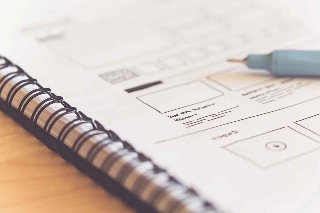 asymmetric layout là gì bố cục bất đối xứng