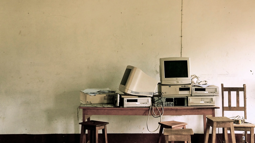 retro design website phong cách hoài cổ minh hoạ
