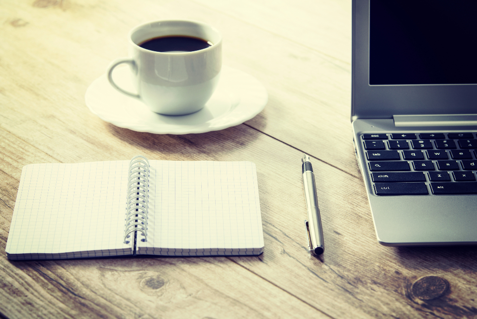 thuê agency hay freelancer thiết kế website minh hoạ